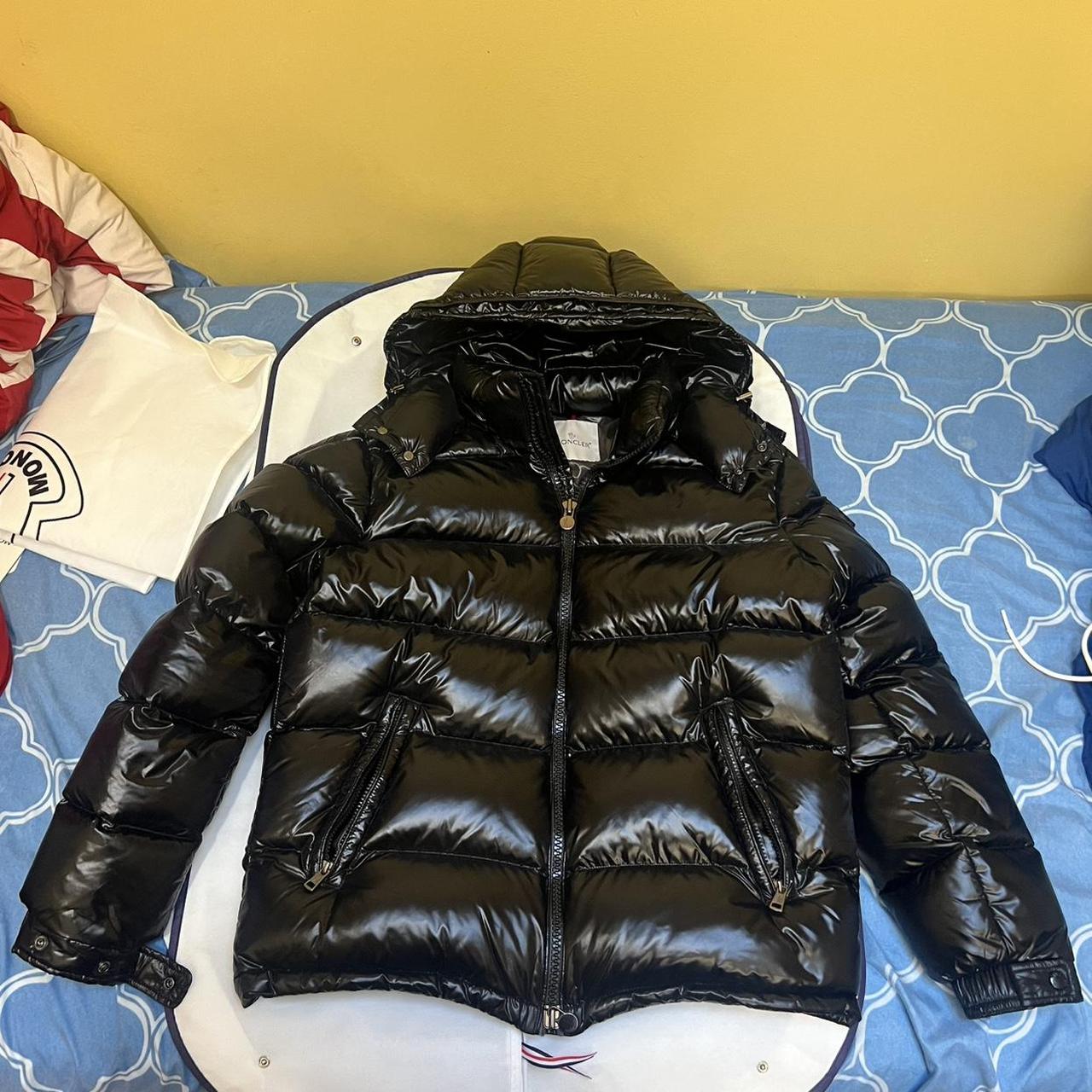 P0 (1) Moncler Men's White Coat - Image 1