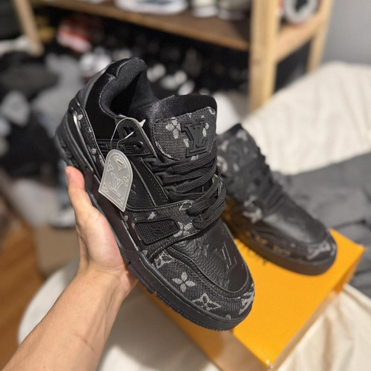 P0 Louis Vuitton Men's Black Trainers - Image 1