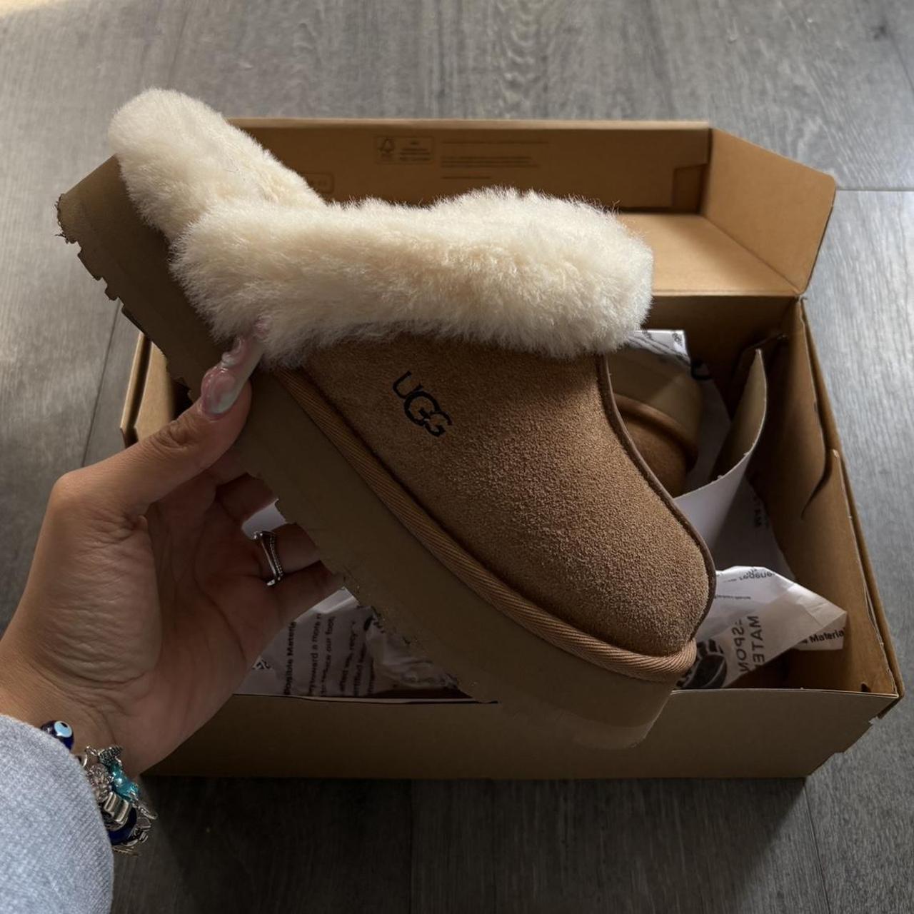 P0 (1) UGG Women's Brown and Tan Slippers - Image 1