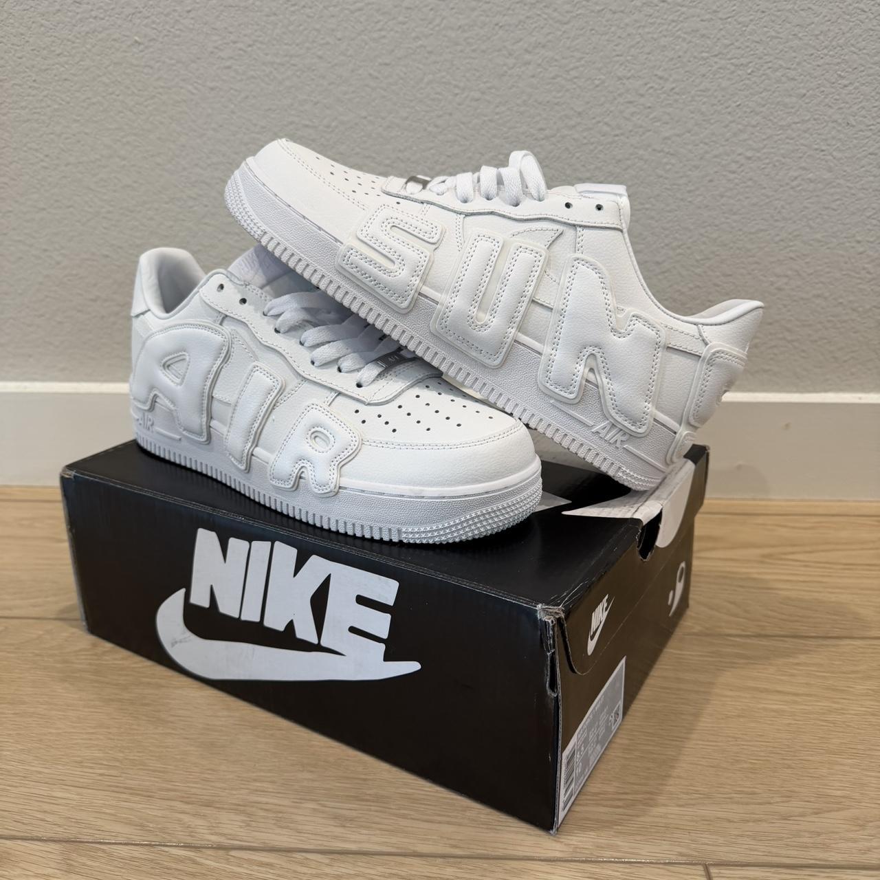 P0 Nike Men's Black and White Trainers - Image 1