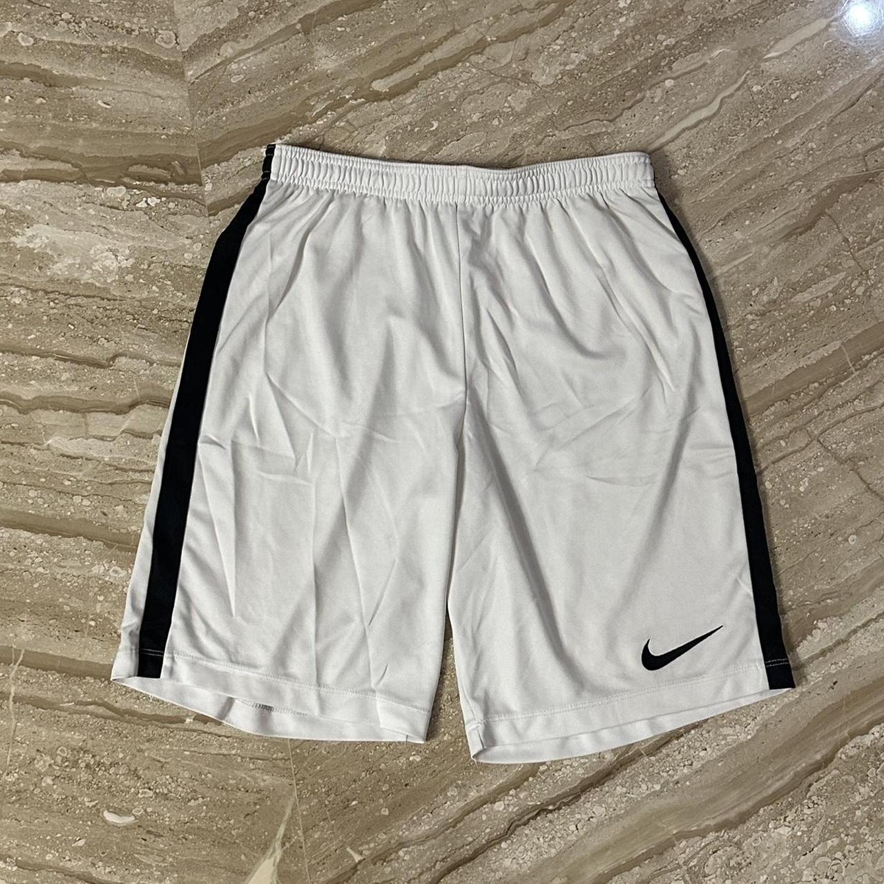 P0 Nike Men's White Shorts - Image 1