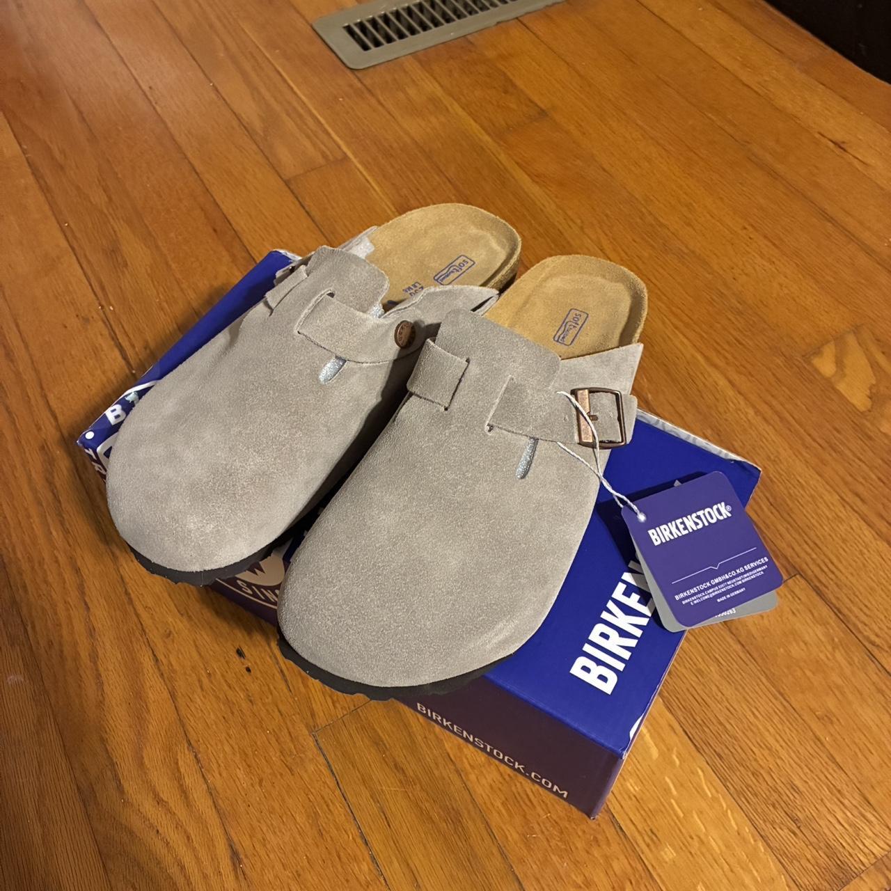 P0 (6) Birkenstock Women's Tan Clogs - Image 1