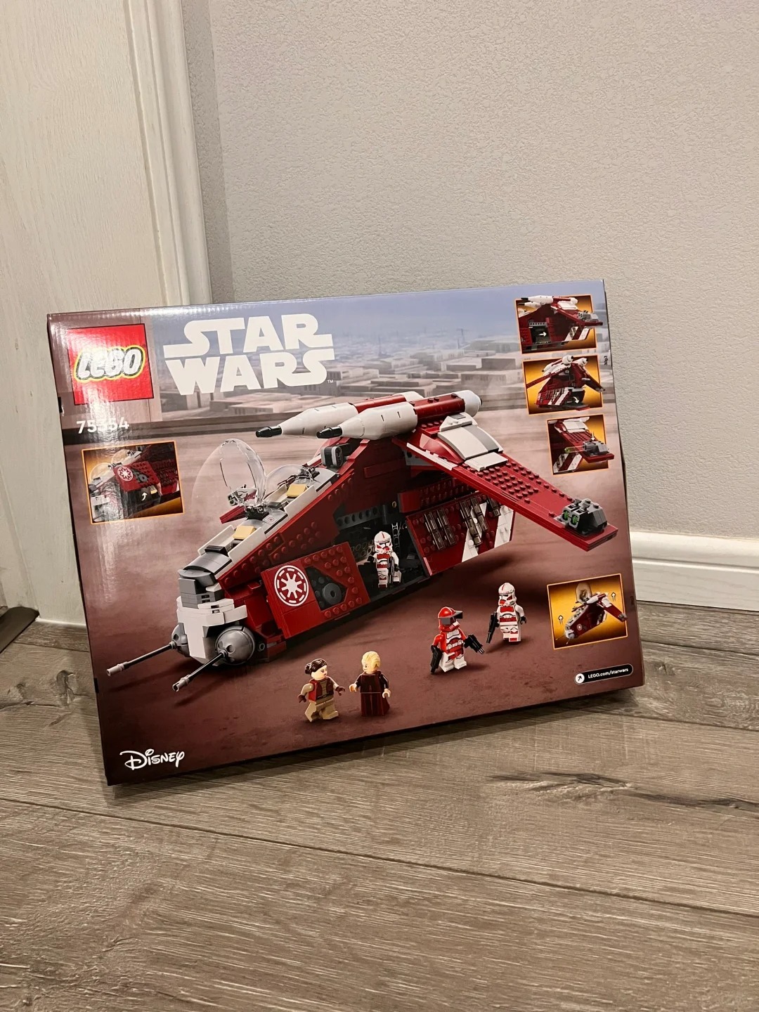 0df275e5 LEGO Star Wars Coruscant Guard Gunship set (75354) - Image 1