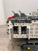 LEGO Technic Liebherr R 9800 Excavator (42100) - Image 8