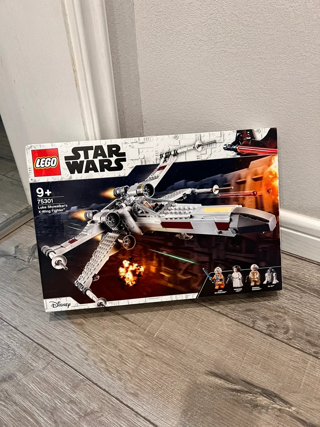 f20bbed0 LEGO Star Wars Luke Skywalker's X-Wing Fighter set 75301 - Image 1