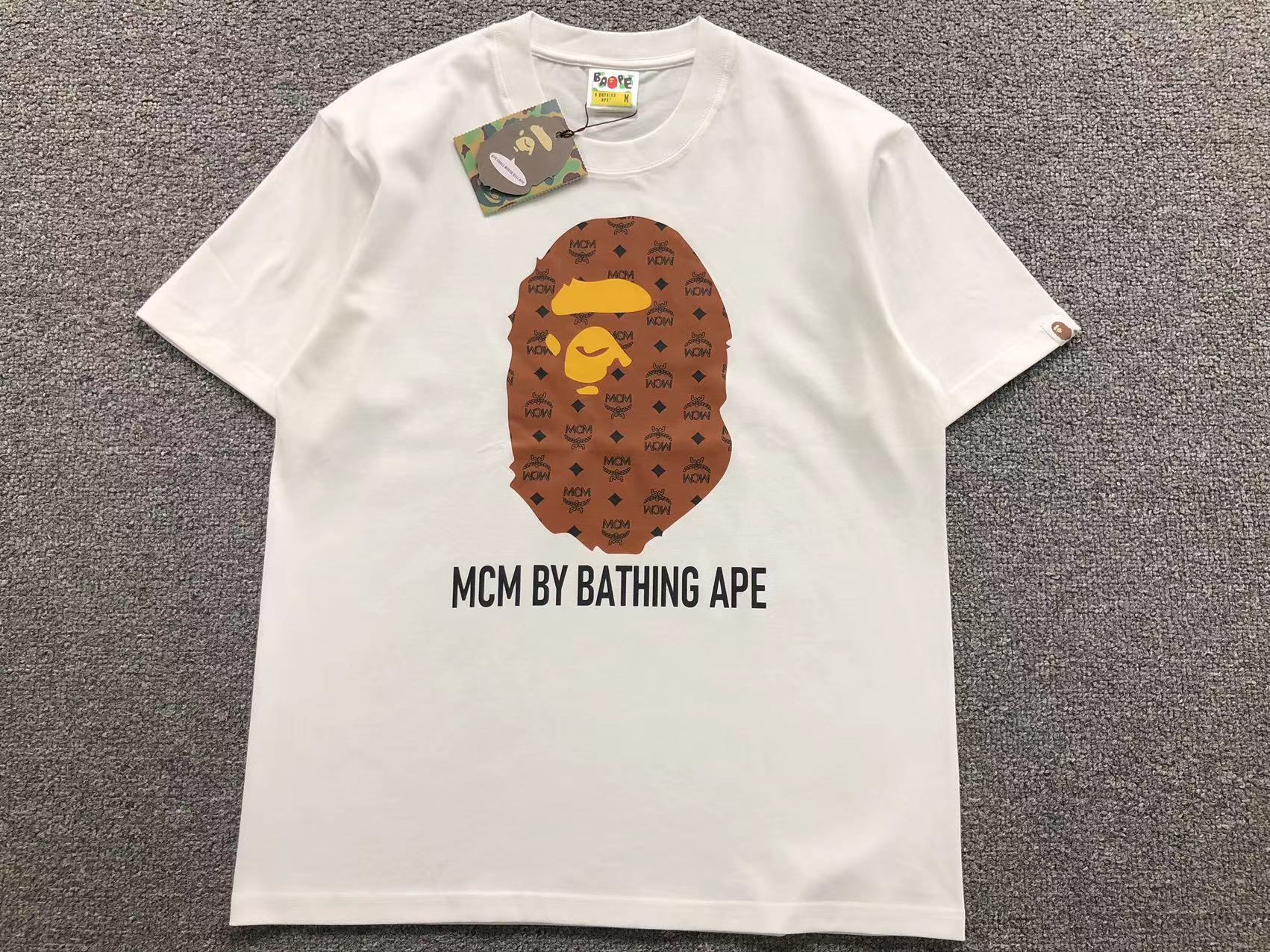f41d9a6e BAPE T-SHIRT - Image 1