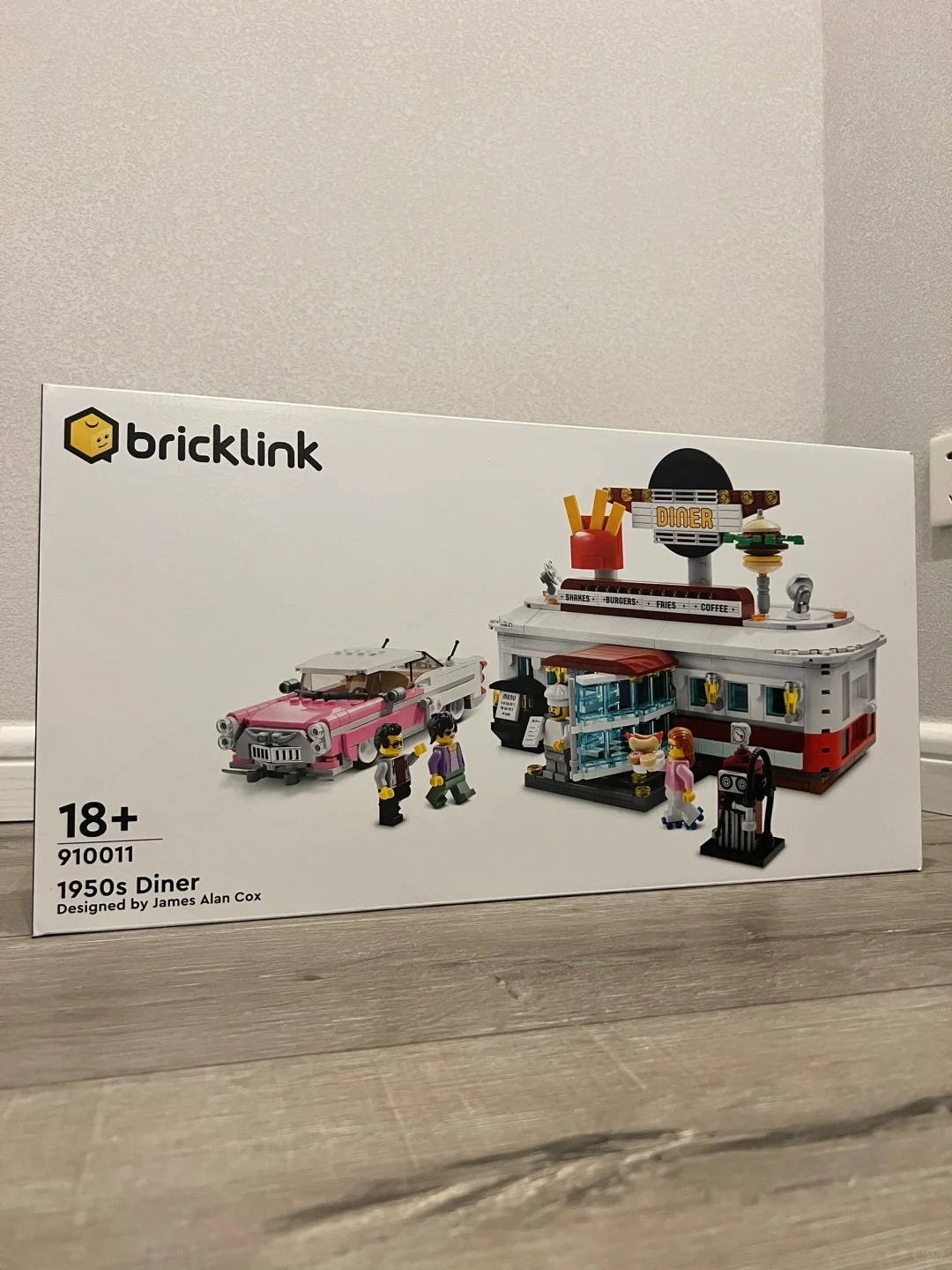 fd79c79c LEGO BrickLink Designer Program 1950s Diner (set 910011) - Image 1