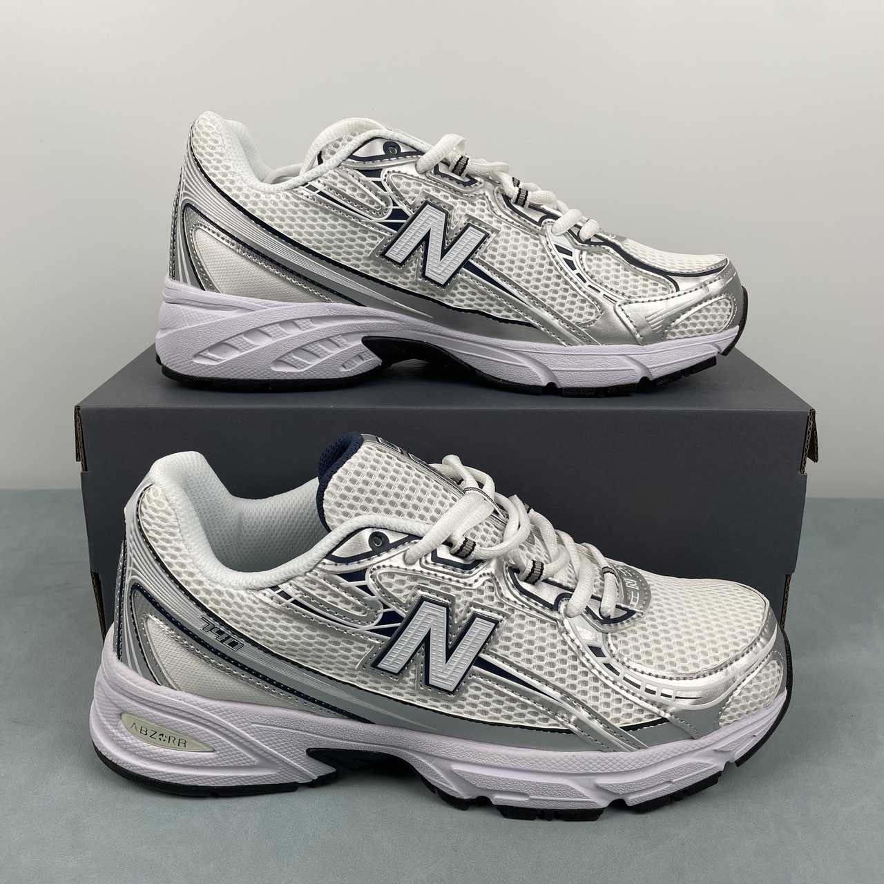 05bc8d0f New Balance 740 - Image 1