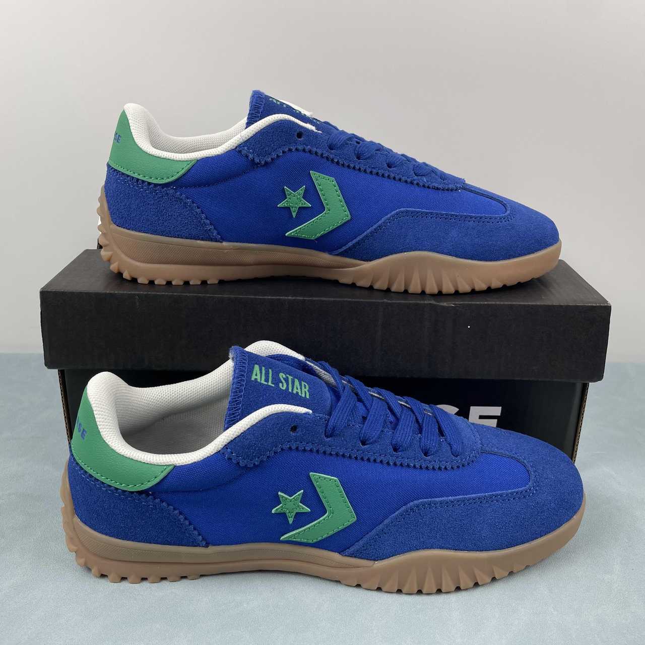 095001f1 Converse - Image 1
