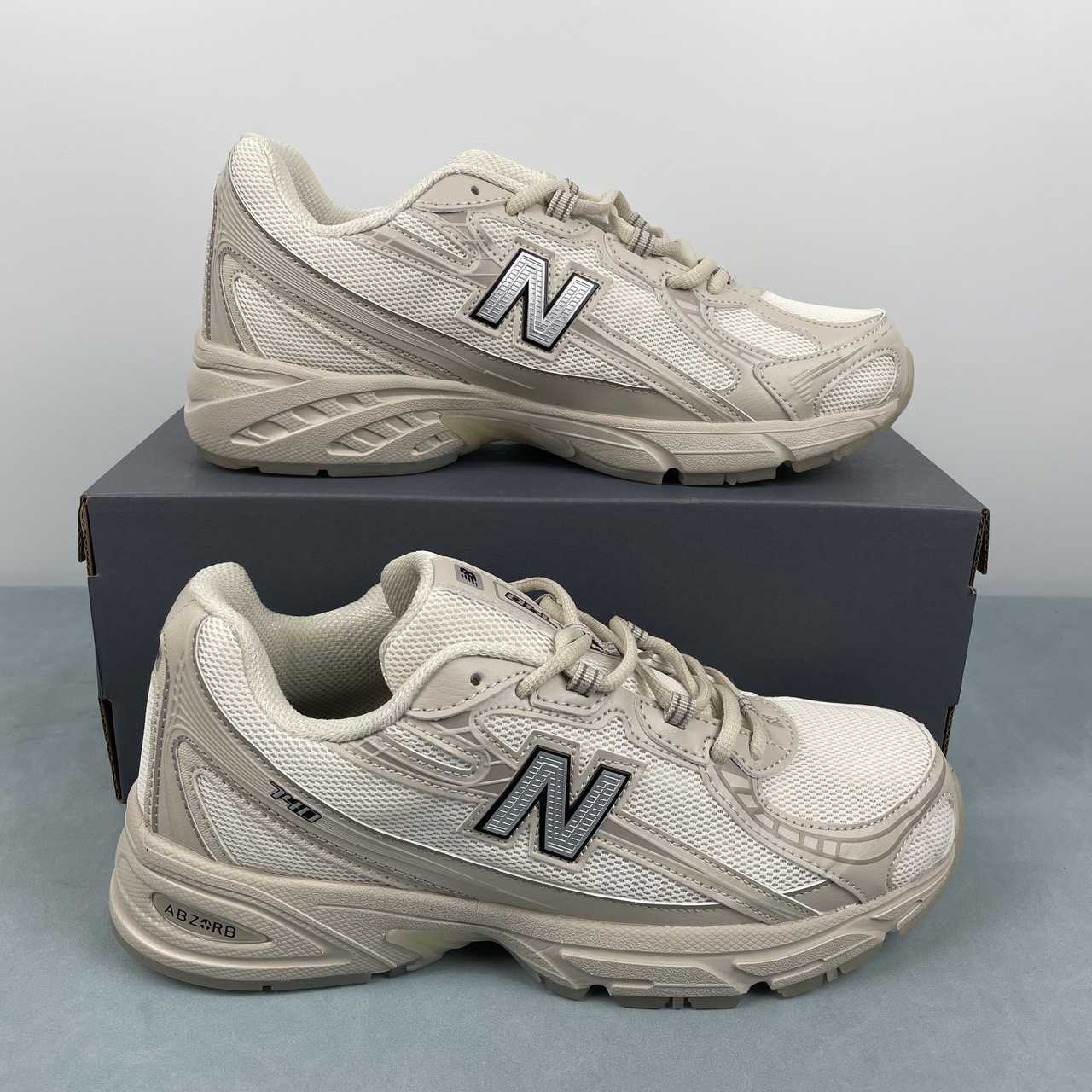 0e9a414f New Balance 740 - Image 1