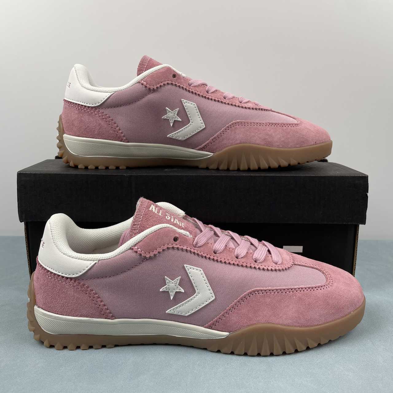 16b74bbf Converse - Image 1