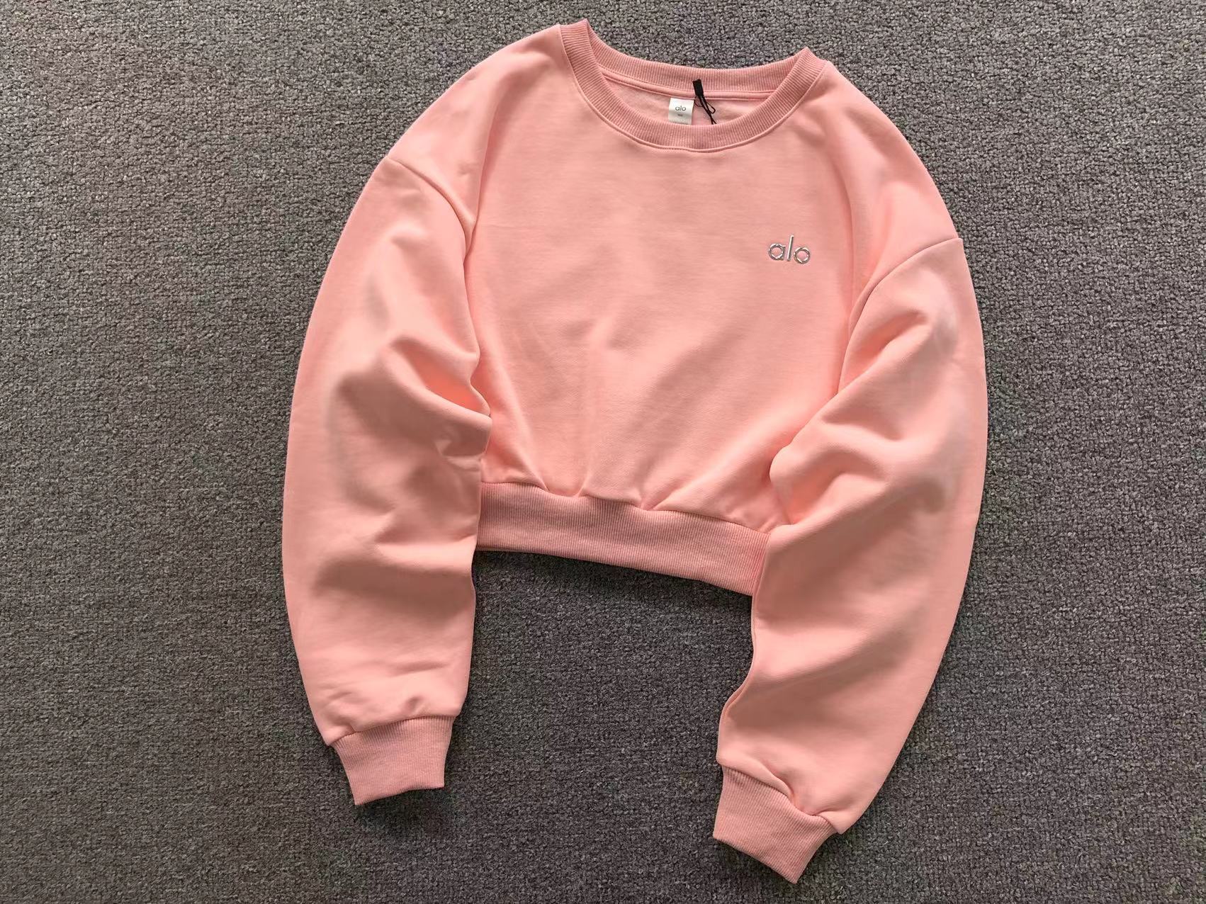57de5696 Alo Yoga Accolade Cropped Crewneck - Image 1