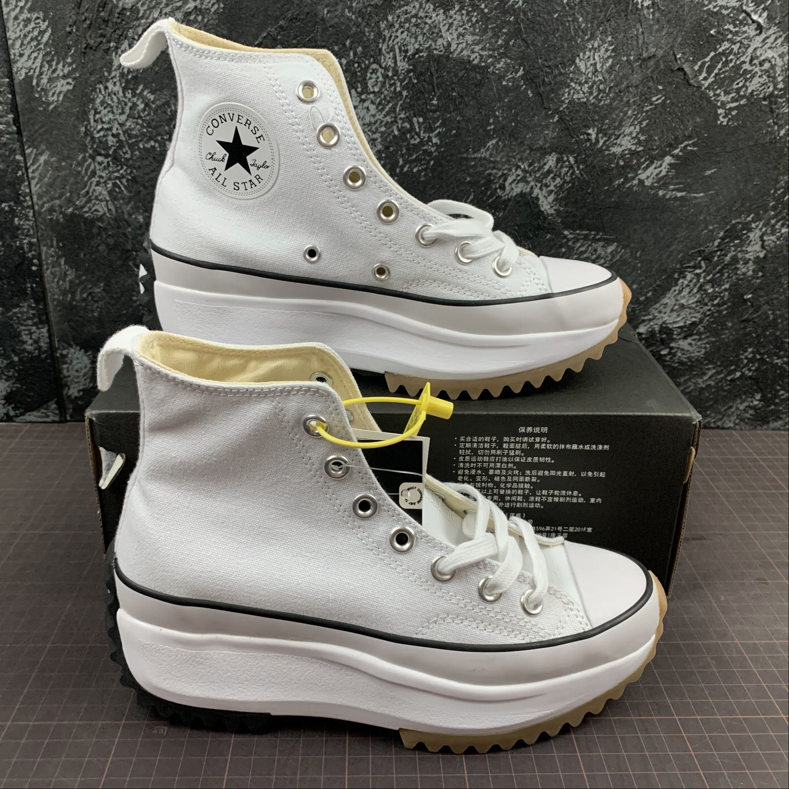 62ca8a78 Converse - Image 1