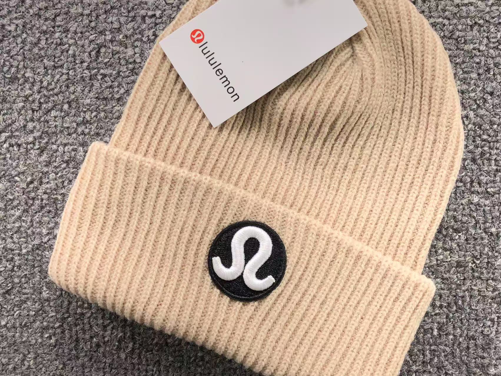 6890386a Lululemon beanie - Image 1