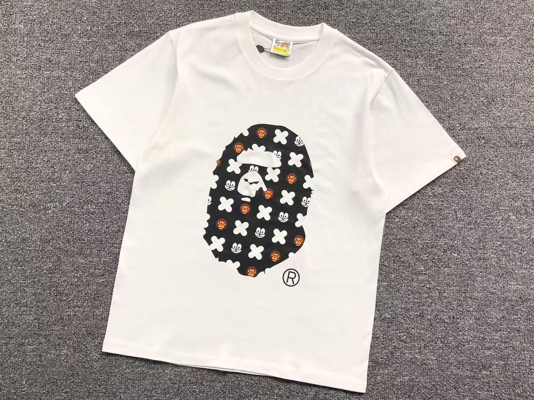 6a6f4bd9 BAPE T-SHIRT - Image 1