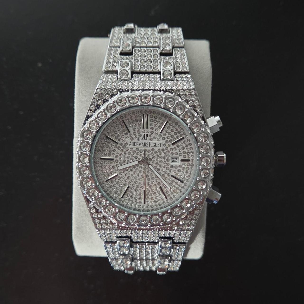 P0 Audemars Piguet Men's Silver and Grey Watch - Image 1