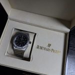 Audemars Piguet Men's Silver and Grey Watch - Image 4