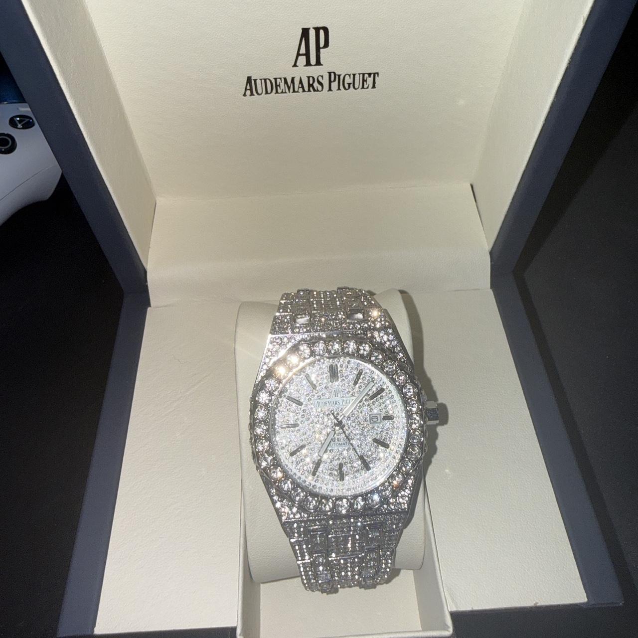 P0 (2) Audemars Piguet Men's Silver and Grey Watch - Image 1