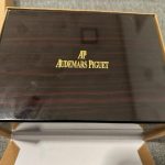Audemars Piguet Men's Silver and Grey Watch - Image 4