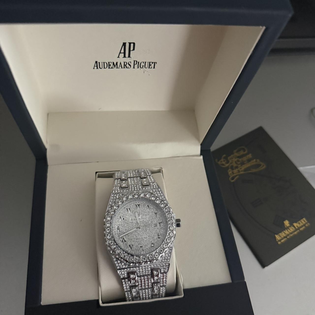 P0 (3) Audemars Piguet Men's Silver Watch - Image 1