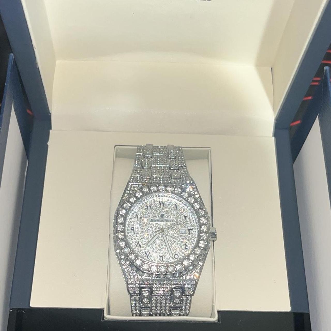 P0 (4) Audemars Piguet Men's Silver Watch - Image 1