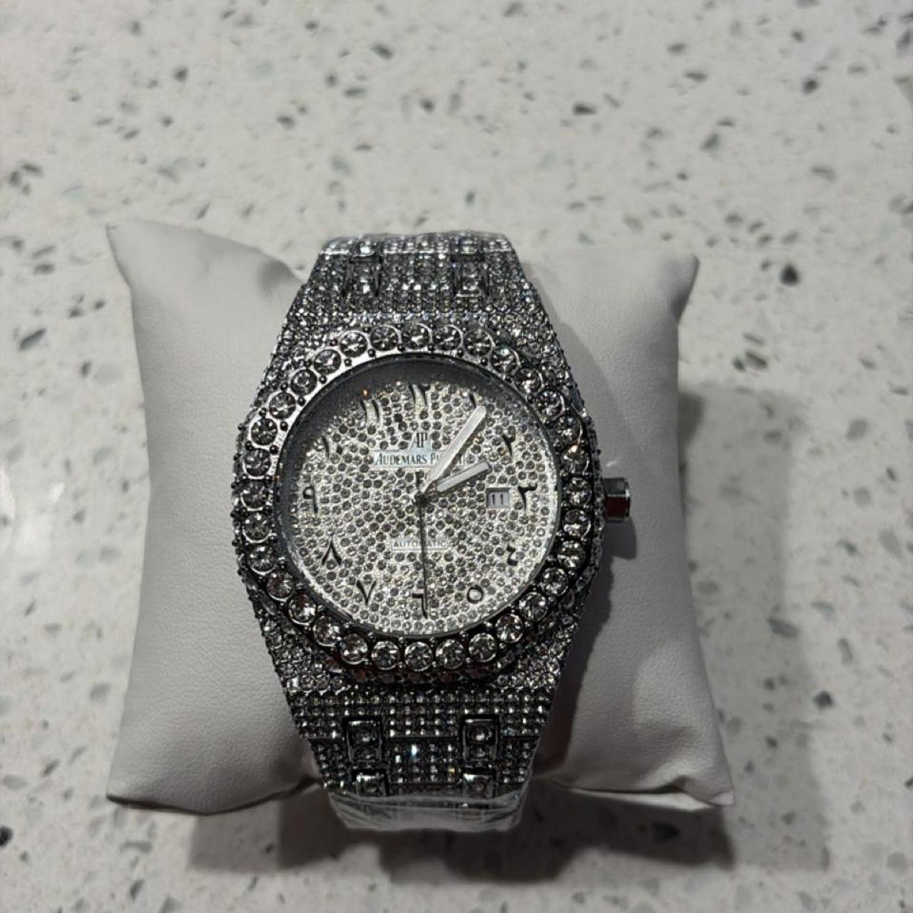 P0 Audemars Piguet Men's Silver and Grey Watch - Image 1