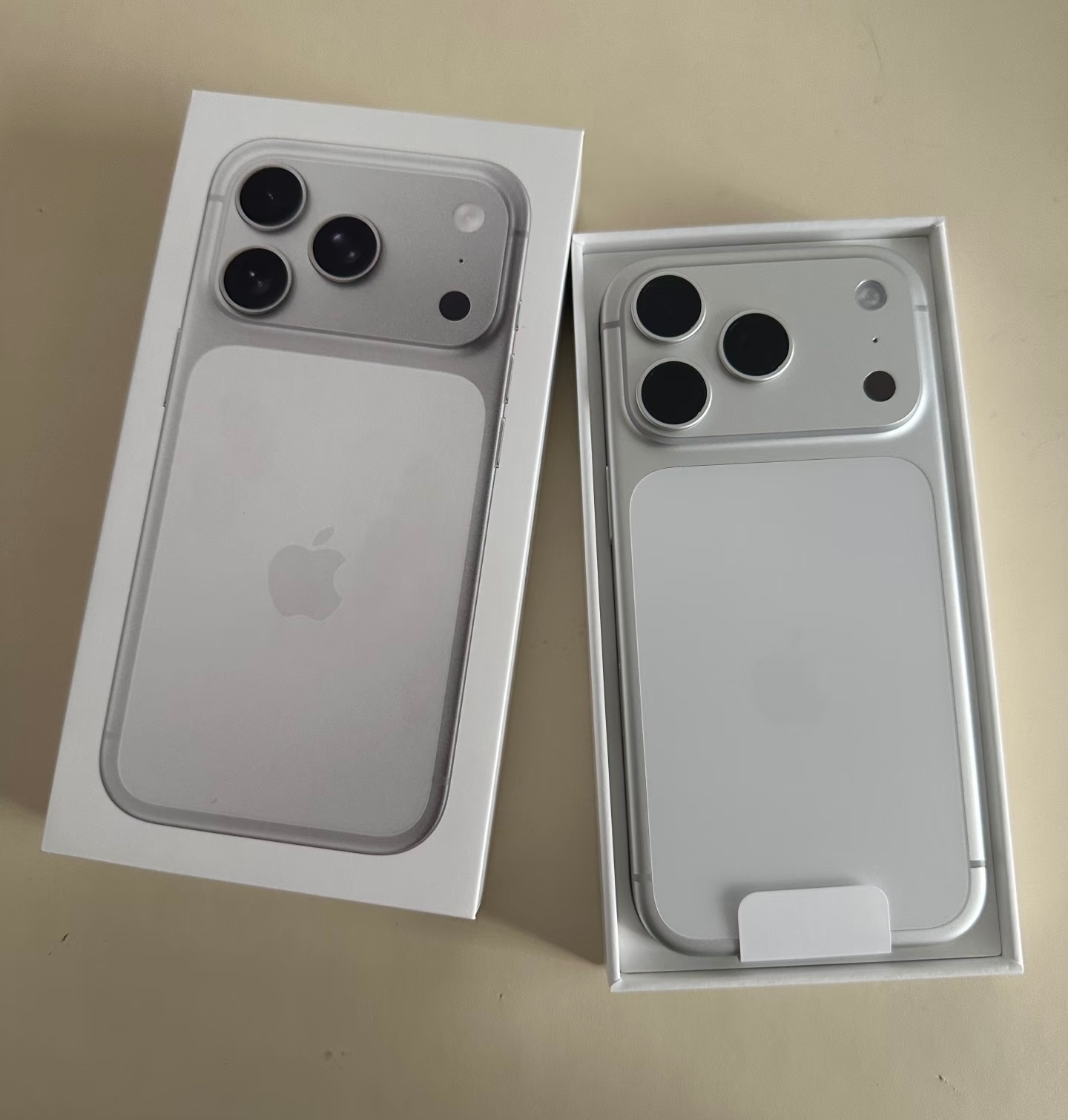 Oplus_16908288 silver iPhone 17 Pro - Image 1