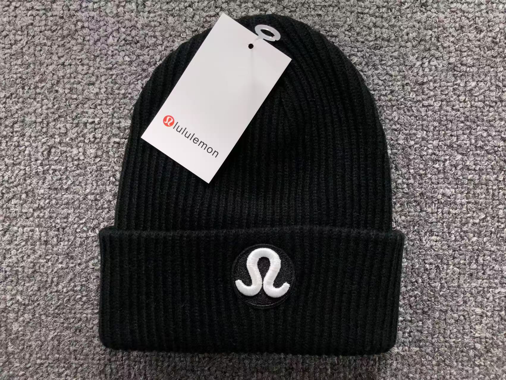 ef77b874 Lululemon beanie - Image 1