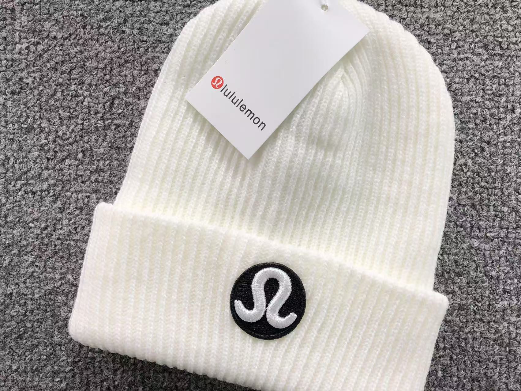 f1cebd64 Lululemon beanie - Image 1